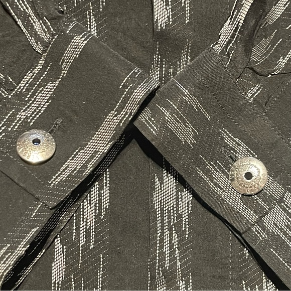 VERSACE Classic V2 mens button down shirt Size 42 Preowned - Picture 6 of 7